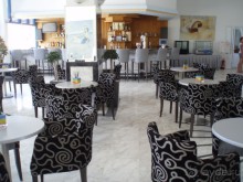 Отличный отель, первая линия, удобно добираться до пляжа.