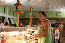 Семейный отель с отличным пляжем и кухней