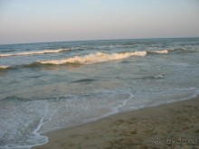 пляж, мусор виден без увеличения масштаба