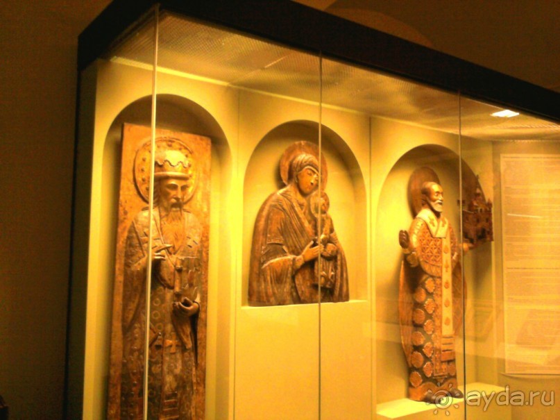 Здесь как было, так и ныне – сердце всей Руси святой, Здесь стоят ее святыни за кремлевскою стеной!