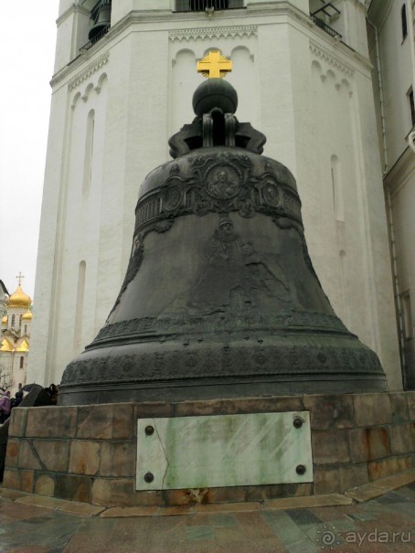 Здесь как было, так и ныне – сердце всей Руси святой, Здесь стоят ее святыни за кремлевскою стеной!