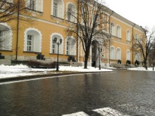 Здесь как было, так и ныне – сердце всей Руси святой, Здесь стоят ее святыни за кремлевскою стеной!