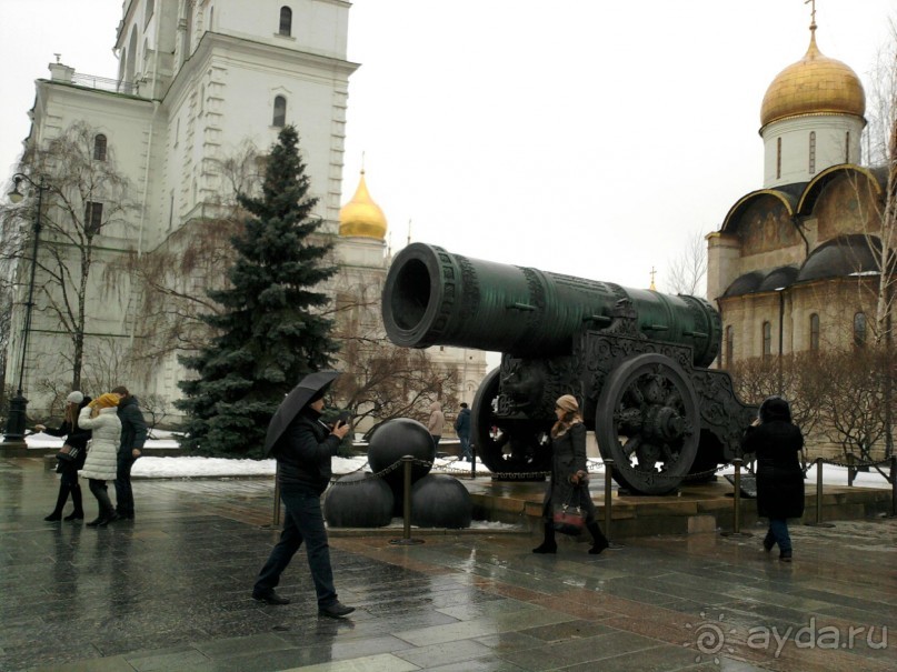 Здесь как было, так и ныне – сердце всей Руси святой, Здесь стоят ее святыни за кремлевскою стеной!