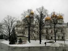 Здесь как было, так и ныне – сердце всей Руси святой, Здесь стоят ее святыни за кремлевскою стеной!