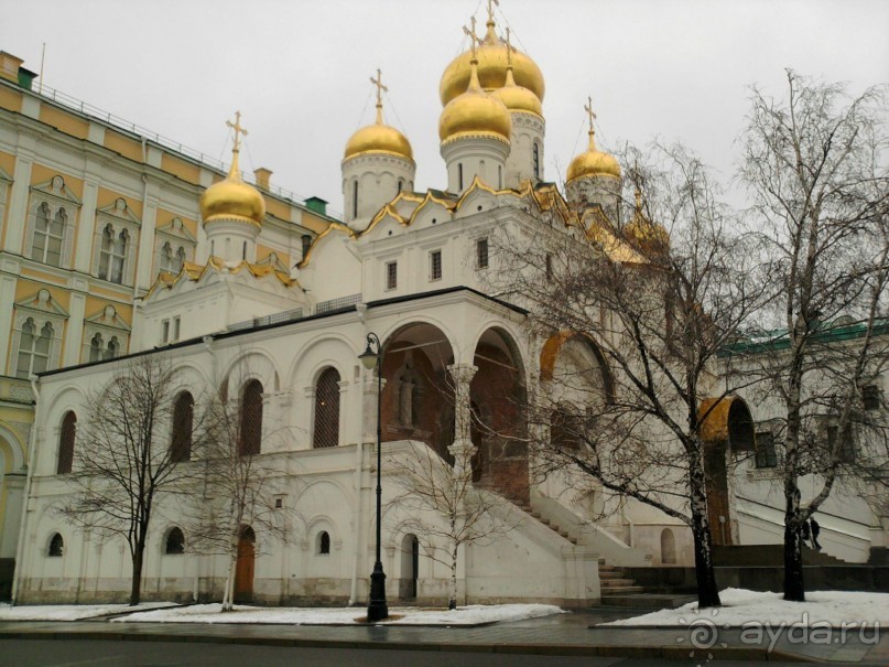 Здесь как было, так и ныне – сердце всей Руси святой, Здесь стоят ее святыни за кремлевскою стеной!