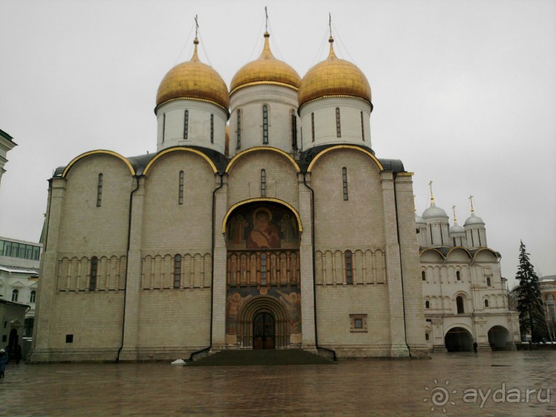 Здесь как было, так и ныне – сердце всей Руси святой, Здесь стоят ее святыни за кремлевскою стеной!
