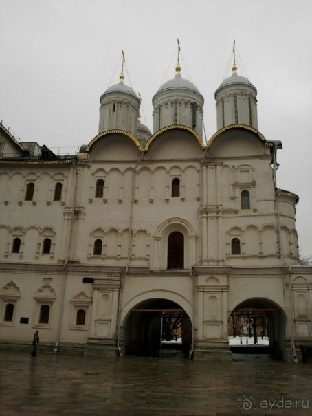 Здесь как было, так и ныне – сердце всей Руси святой, Здесь стоят ее святыни за кремлевскою стеной!