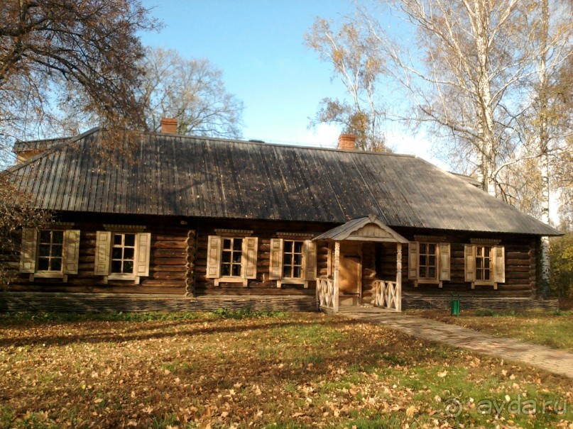 Родные все места: высокий барский дом...