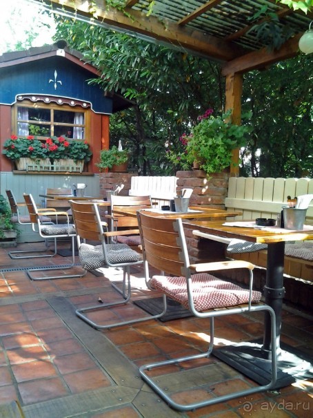 Хороший ресторан у метро Страшницка