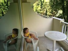 Неудобен для отдыха с детскими колясками