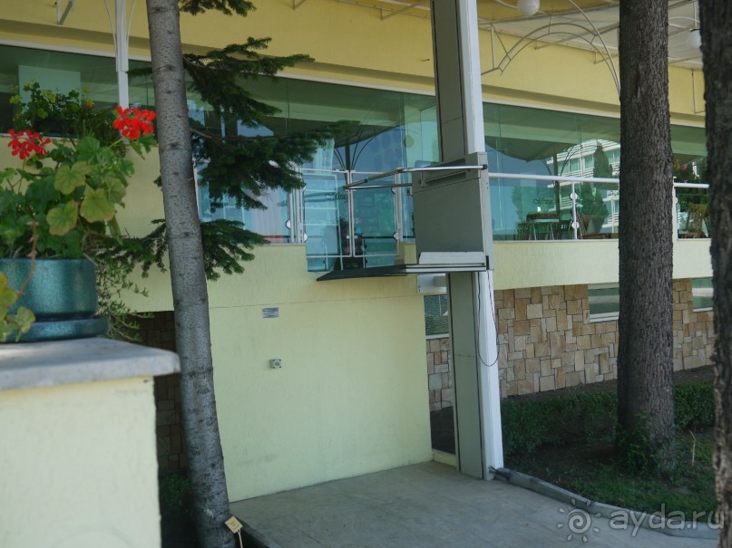 Неудобен для отдыха с детскими колясками