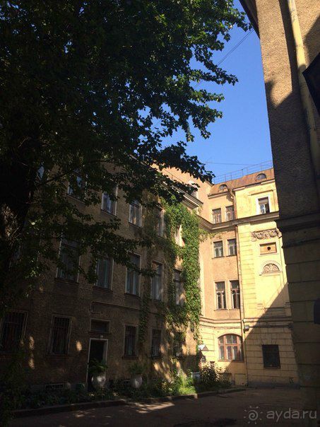 Атмосферное пыльное местечко с собственным закрытым двором