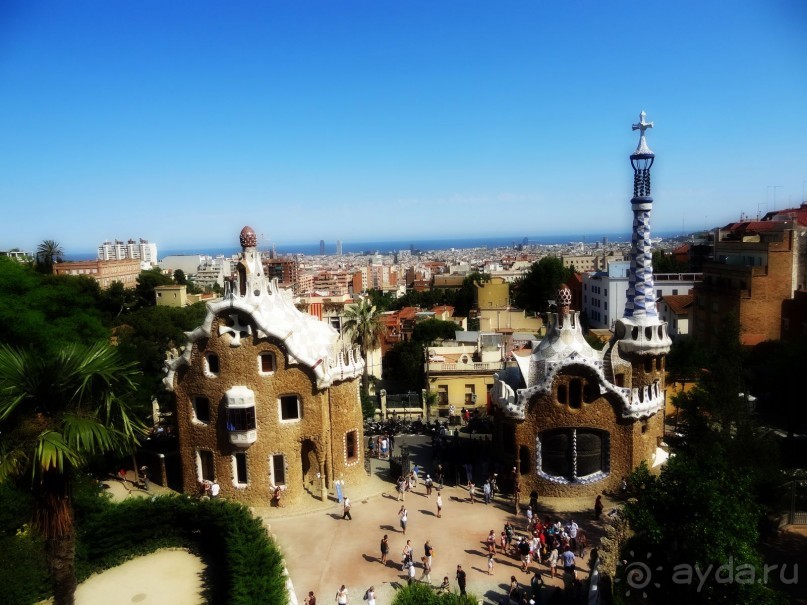 Творение Гауди в парке Гоэль