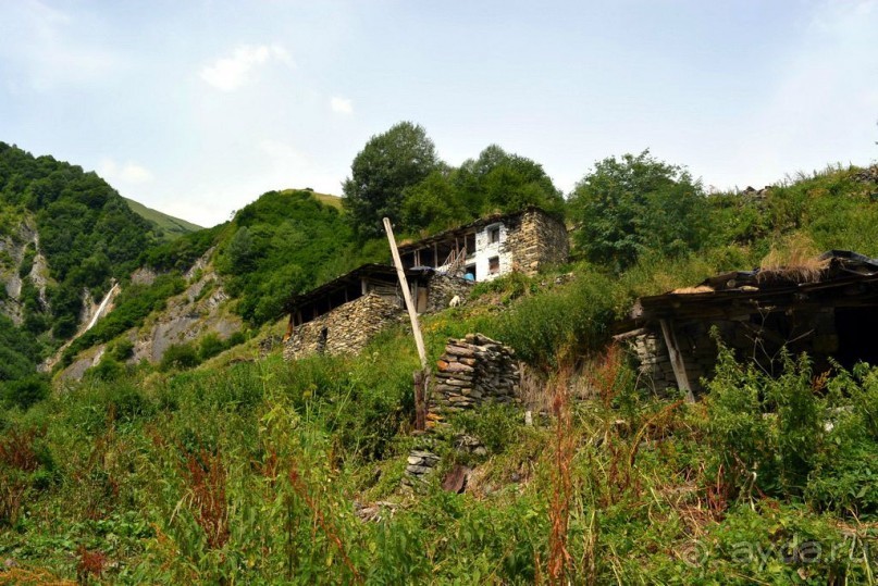 Путь спуска к реке, грунтовый