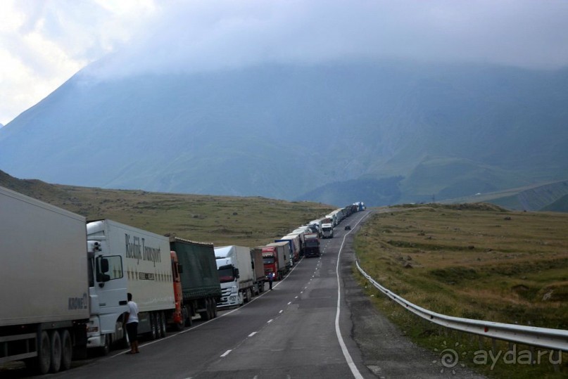 Вторая часть очереди фур на границу