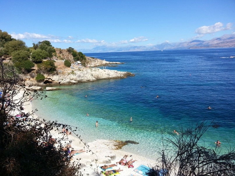 Корфу.  Весь покрытый зеленью... абсолютно весь..