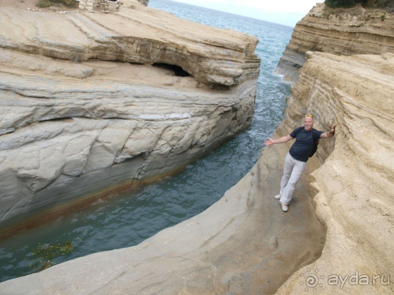 Корфу.  Весь покрытый зеленью... абсолютно весь..