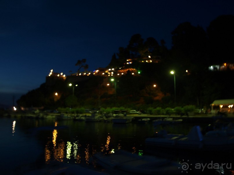 Корфу.  Весь покрытый зеленью... абсолютно весь..