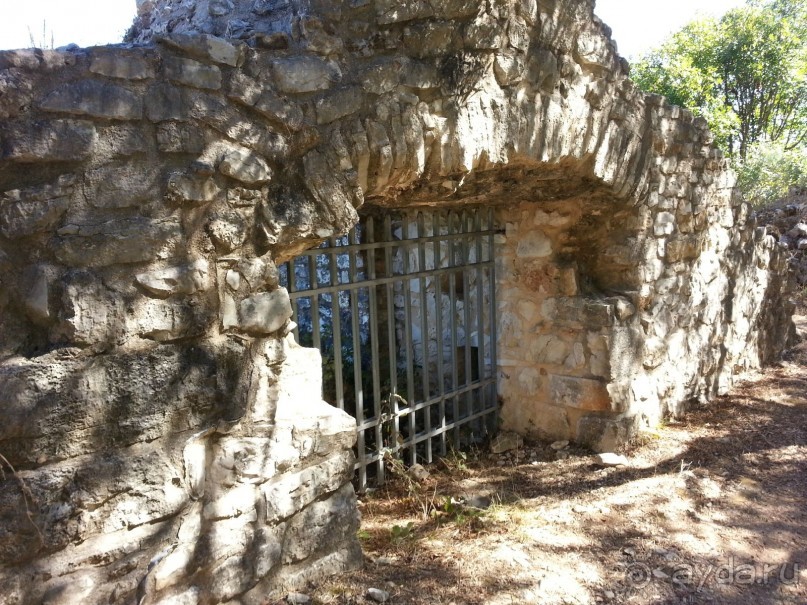 Корфу.  Весь покрытый зеленью... абсолютно весь..