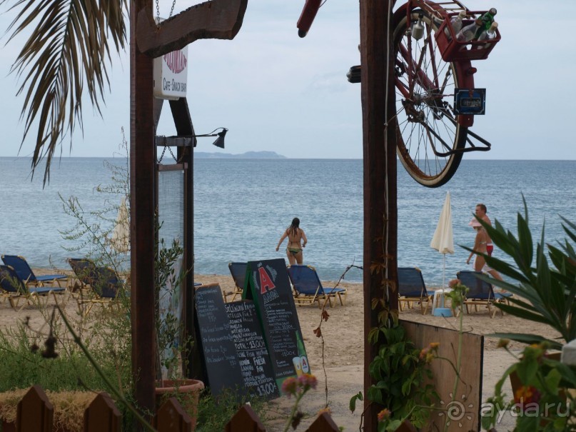 Корфу.  Весь покрытый зеленью... абсолютно весь..