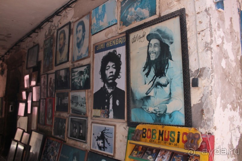 Идолы Эссуэйры - Боб Марли и Джими Хендрикс . здесь они проводили свои вечерирки.