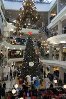 Праздничное оформление  ТЦ "Модного квартала" удалось!