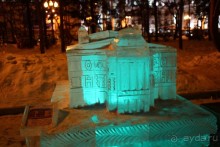 Драмтеатр Охлопкова изо льда тоже мало похож сам на себя