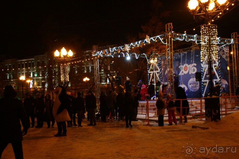 Идет новогодняя развлекательная программа