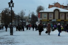 Для прогулки по Иркутску мы выбрали не самый теплый день - было очень ветрено, иногда снег хлестко бил в лицо