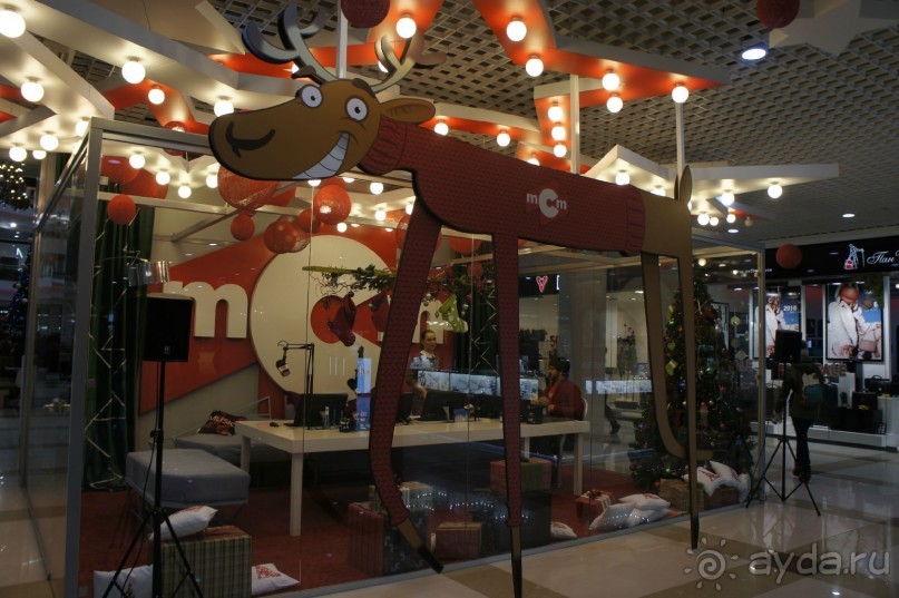 В ТЦ "Модный квартал" есть и своя телестудия. Новогоднее оформление