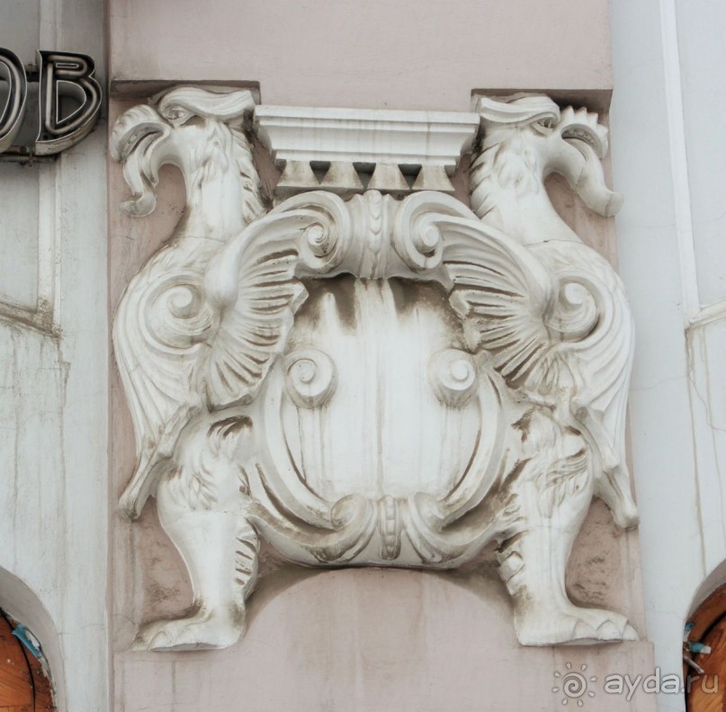 Немало зданий в городе украшены липниной. 