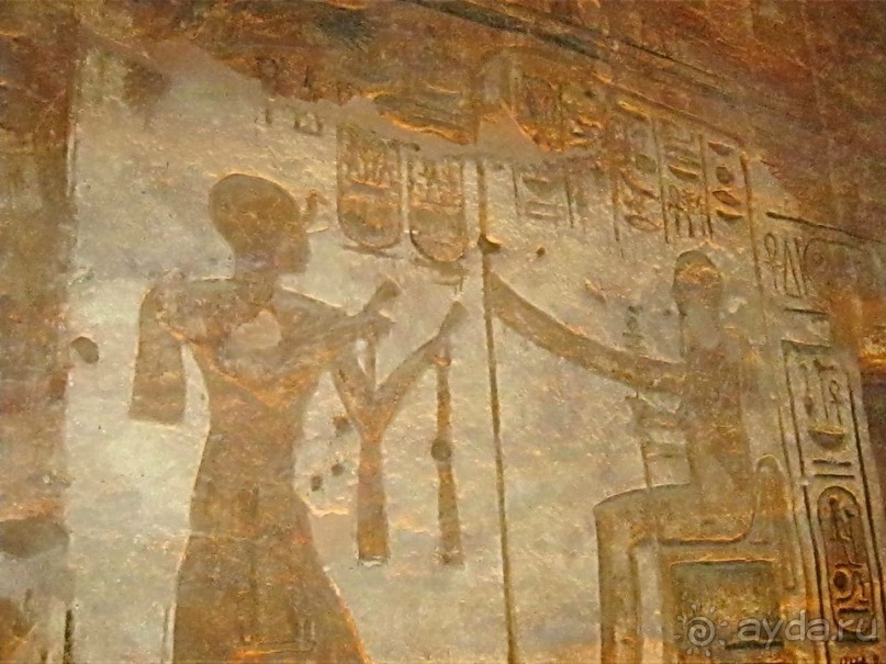 Храмы Рамзеса II и его супруги Нефертари в Абу Симбел.