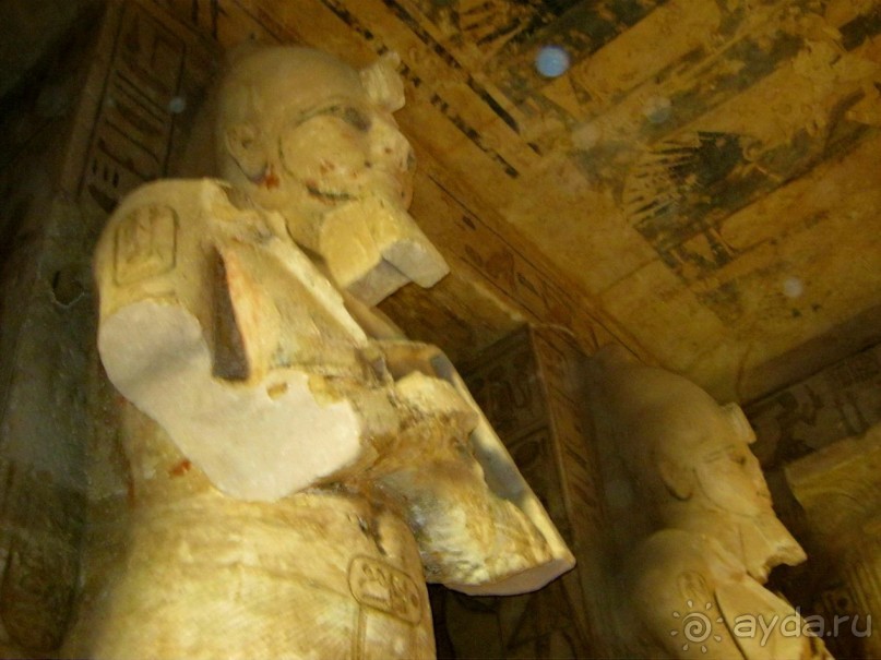 Храмы Рамзеса II и его супруги Нефертари в Абу Симбел.