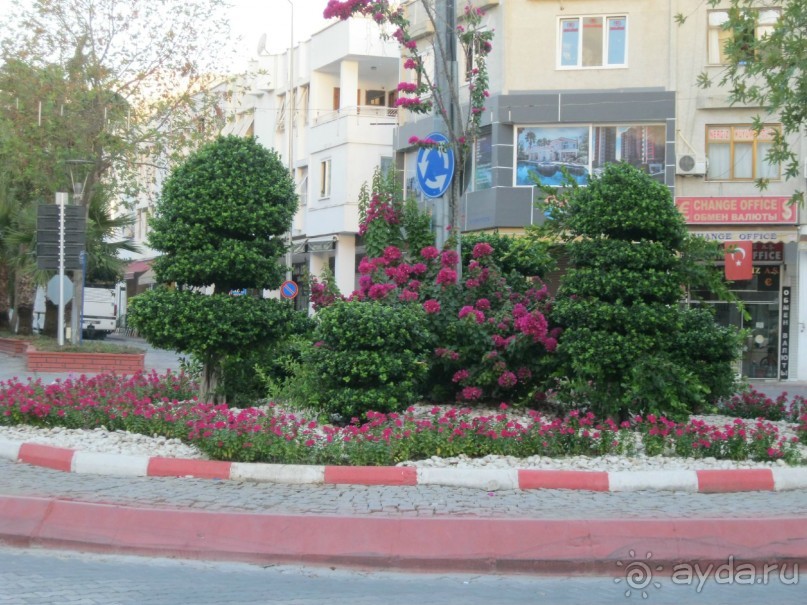 Отель скромный,чистый и с позитивным обслуживающим персоналом