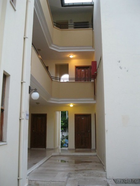 Отель скромный,чистый и с позитивным обслуживающим персоналом