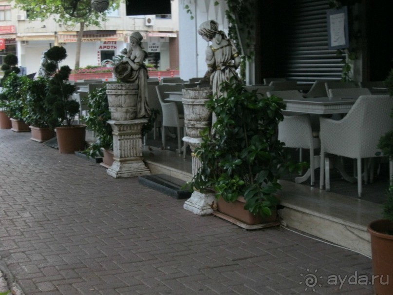 Отель скромный,чистый и с позитивным обслуживающим персоналом