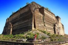 Очень большая недостроенная пагода Мингун.