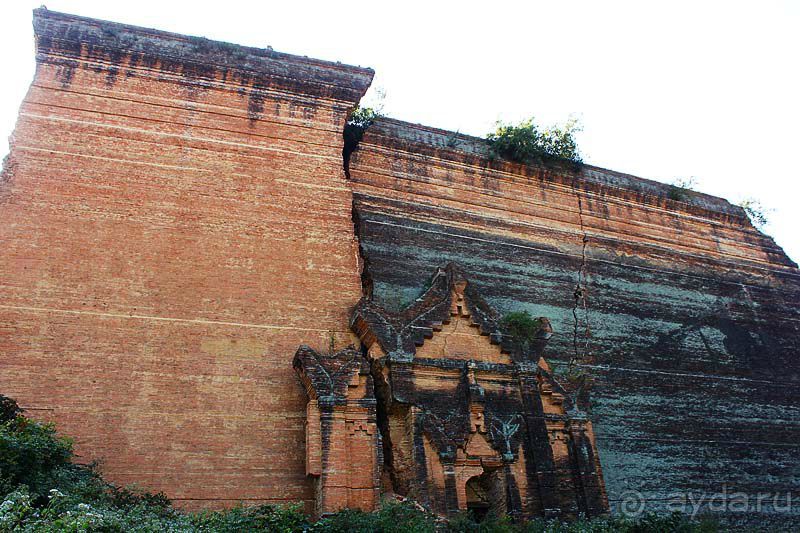 Очень большая недостроенная пагода Мингун.