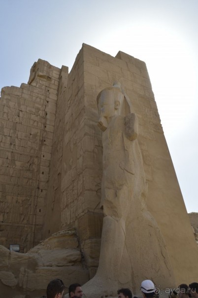 статуя фараона