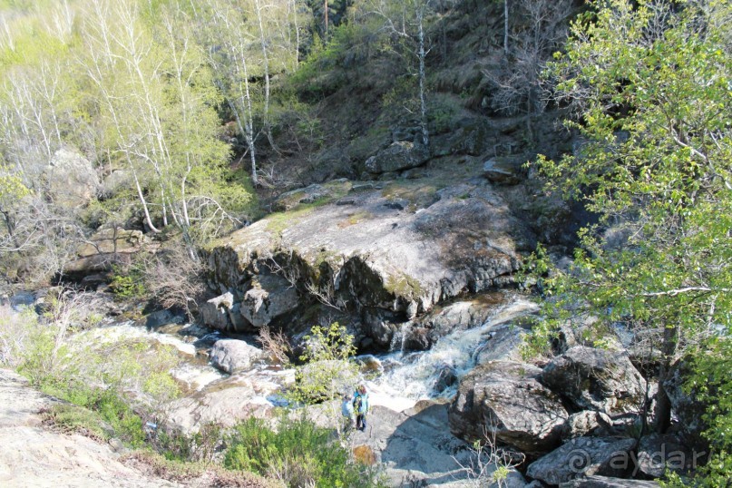 подъем к водопаду труден и высок