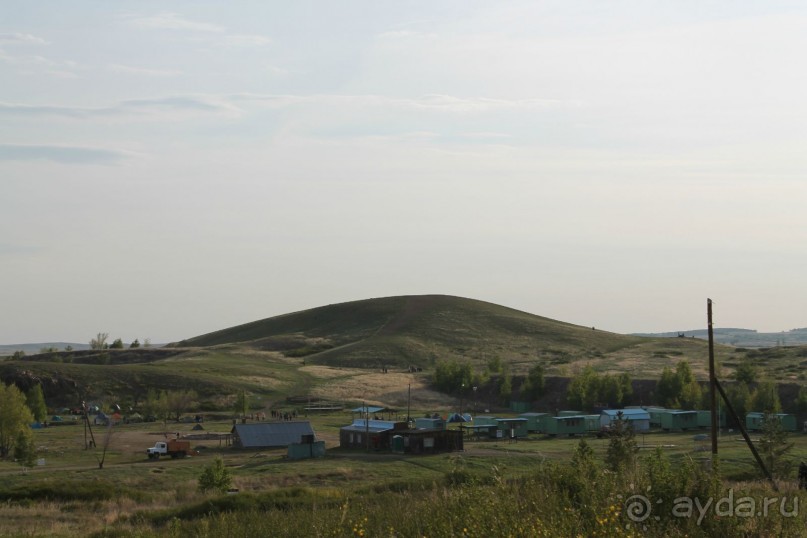 вид на лагерь и гору Шаманка