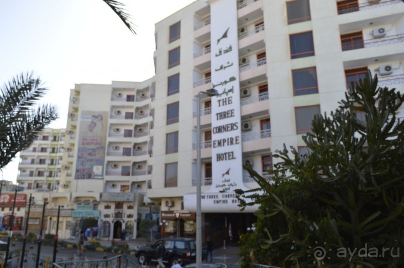 Скромно и ненавязчиво.