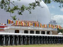 Анурадхапура - святой город!