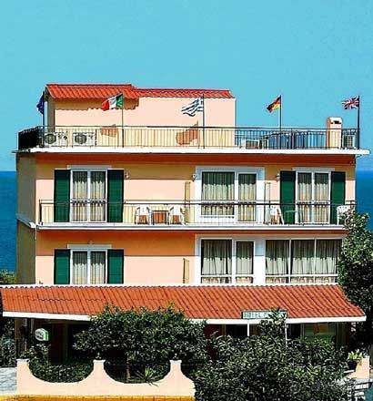 Отличный отдых на Корфу в Perama hotel 2*