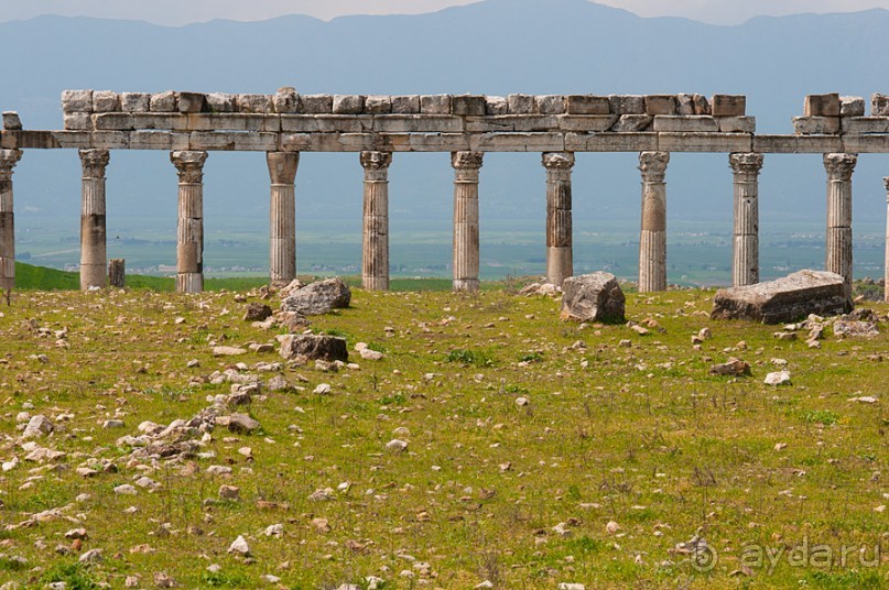 Апамея - руины древнего города в Сирии