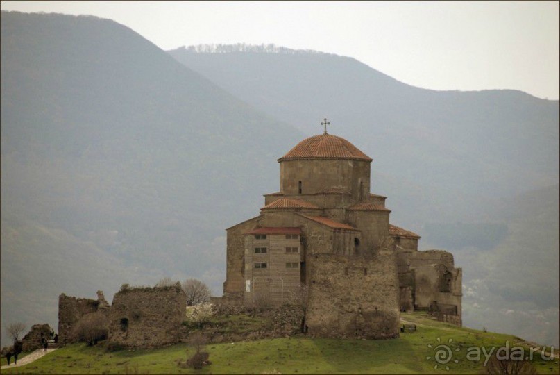 Храмы Мцхеты – Светицховели, Самтавро и Джвари