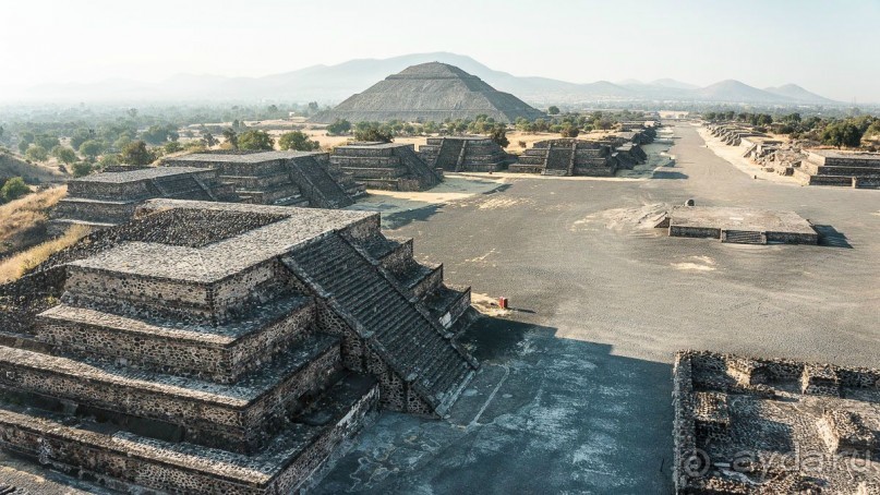 Вид с Пирамиды Луны