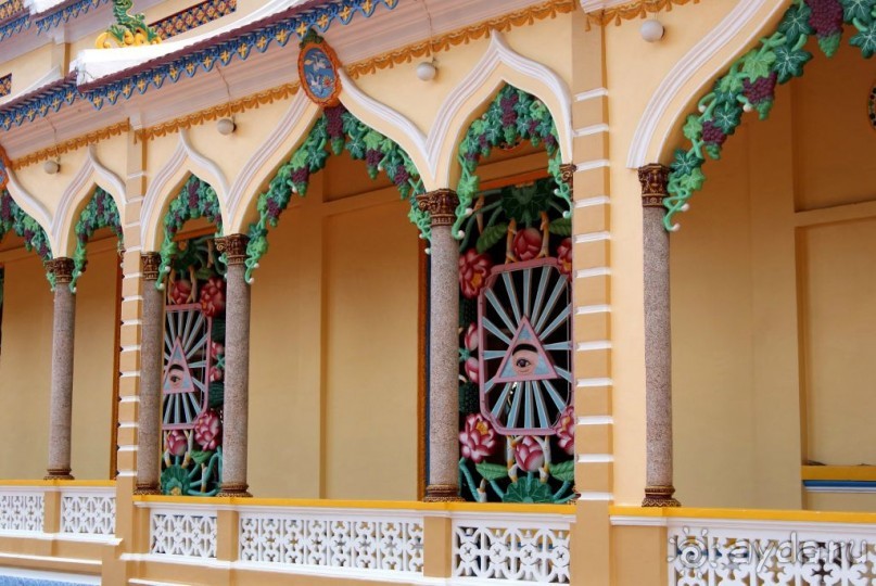 Самый большой храм каодаизма