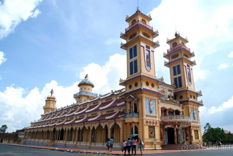 Самый большой храм каодаизма