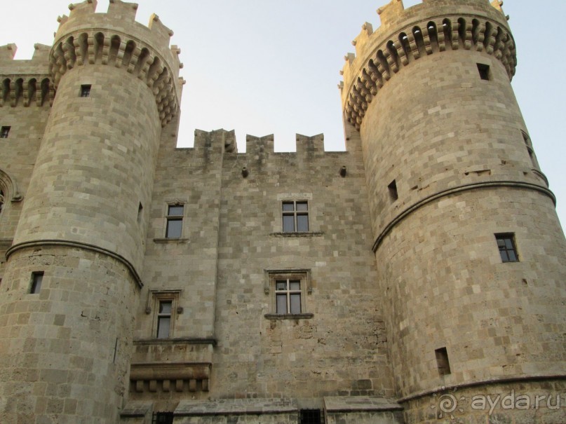 В поездках по острову Родос.